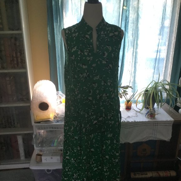 Beautiful midi sleeveless floral dress - Picture 1 of 8